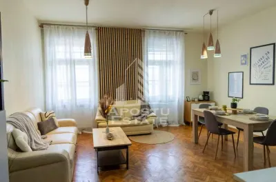 Apartament cu farmec istoric, Piata Victoriei, 63 mp utili , lift - Timisoara