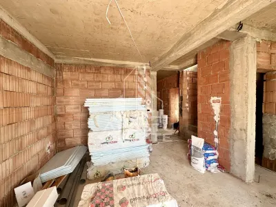 Jumatate de duplex cu 5 camere despartit prin garaj, 131 mp utili - foto 8