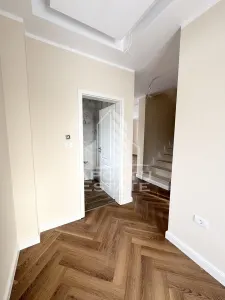Duplex cu perete dublu, 4 camere si 3 bai finalizat, toate utilitatile - foto 12