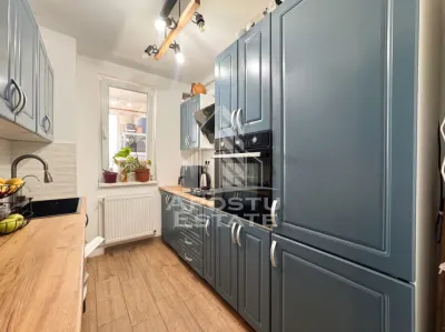 Apartament 2 camere, renovat, etaj 8, panoramica, Stadion - Hunedoara - Hunedoara