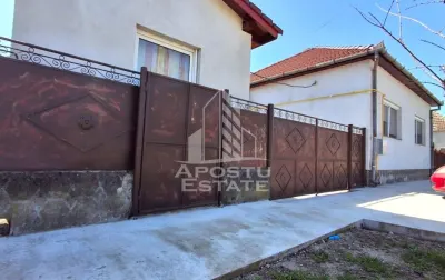Casa de vanzare in Ineu formata din 2 cladiri - foto 2