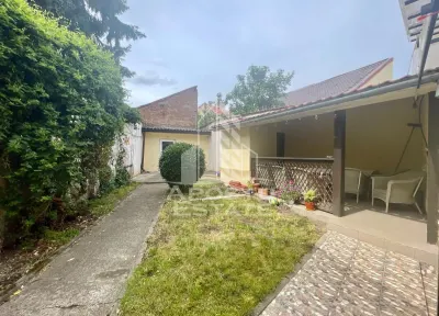 Casa cu 2 apartamente – zona Piata Catedralei - foto 1