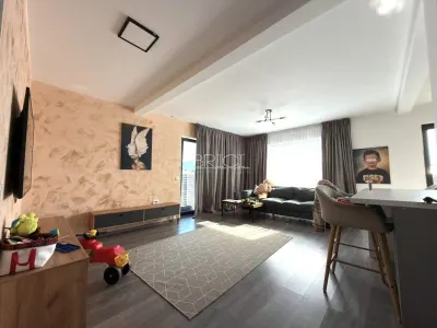Casa, 90mp, 3 camere, 3 bai, cu Garaj si Curte - foto 2