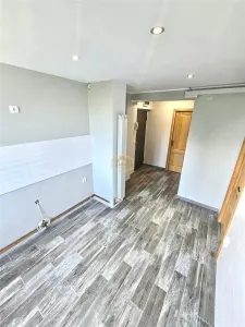 Etaj 3 | Apartament renovat cu 2 camere + garaj | Botizului - foto 2