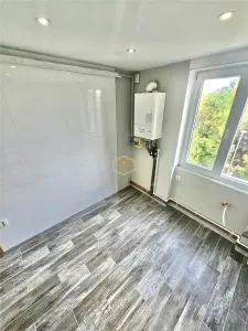 Etaj 3 | Apartament renovat cu 2 camere + garaj | Botizului - foto 8