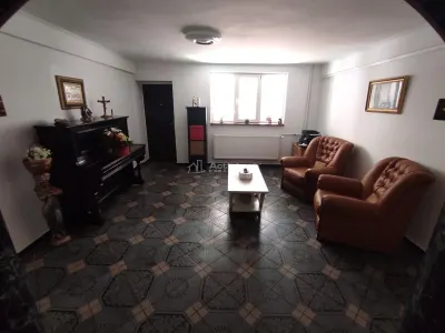 Vila Dristor, cu piscina, garaj, posibilitate spatiu comercial - foto 18