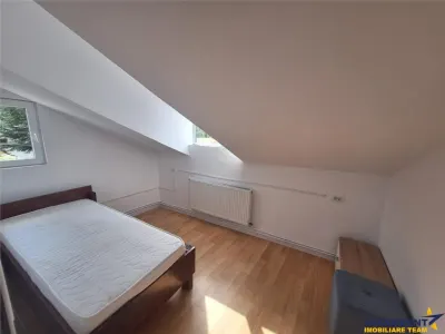 Resedinta/ spatiu profesional de inchiriat, Ghimbav – Central - foto 3