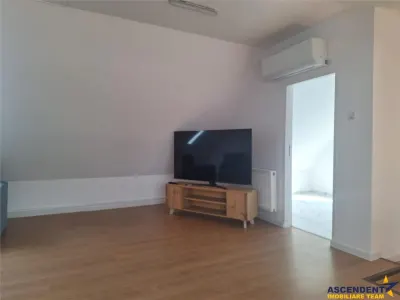 Resedinta/ spatiu profesional de inchiriat, Ghimbav – Central - foto 5