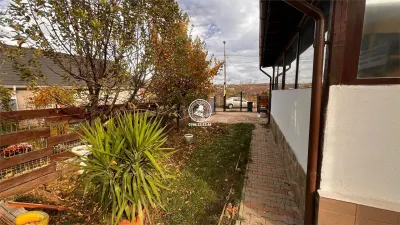 Apartament 3 camere, pe 2 nivele cu curte, in Bucium - foto 3