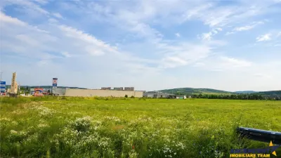 Teren intravilan 10.744 mp, Fagaras, zona comerciala ,2 fronturi, utilitati, parcelabil - Fagaras