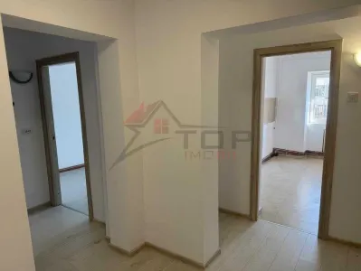 Dacia - statia Bicaz, ap 2 camere decomandat 56mp, renovat complet, liber - foto 2
