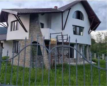 CASĂ DE VÂNZARE ÎN CÂMPULUNG MOLDOVENESC | BUCOVINA | 310 MP UTILI | TEREN 786 MP | LA 4 KM DE PÂRTIA DE SCHI | 125.000 Euro | COMISION 0% - foto 13