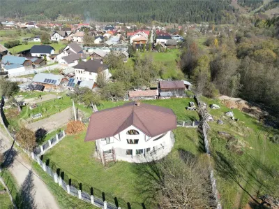 CASĂ DE VÂNZARE ÎN CÂMPULUNG MOLDOVENESC | BUCOVINA | 310 MP UTILI | TEREN 786 MP | LA 4 KM DE PÂRTIA DE SCHI | 125.000 Euro | COMISION 0% - foto 4