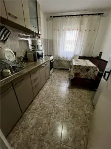 Olimpia, apartament 2 camere, semidecomandat, bloc izolat - foto 3